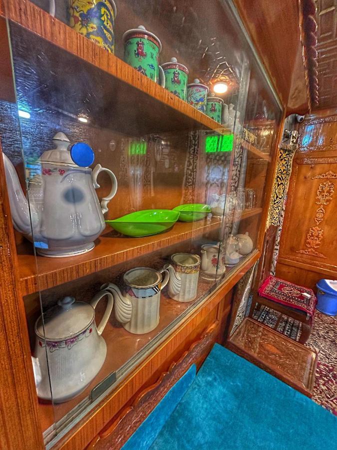 Exotic Young Shreen Houseboat Hotel Srīnagar Kültér fotó