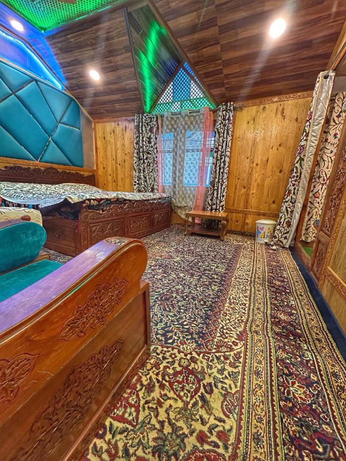 Exotic Young Shreen Houseboat Hotel Srīnagar Kültér fotó