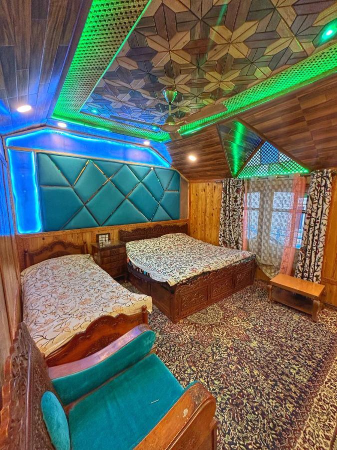 Exotic Young Shreen Houseboat Hotel Srīnagar Kültér fotó